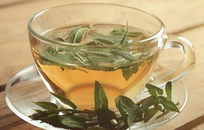 دردسر دمنوش های آرامش بخش برای زن جوان