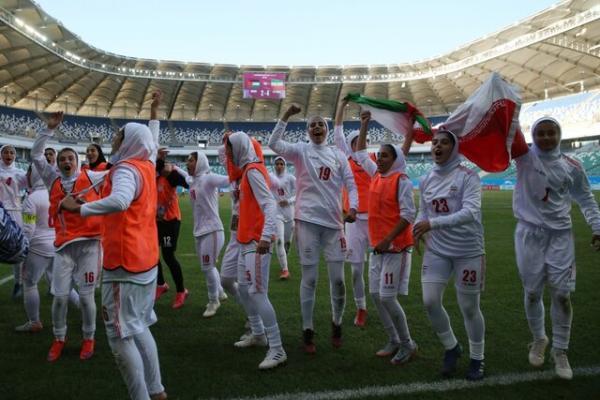 بهناز طاهرخوانی در بین ستاره های جام ملت های آسیا بهناز طاهرخوانی در بین ستاره های جام ملت های آسیا
