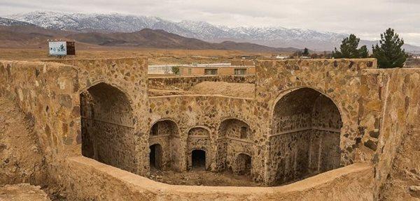 کاروانسرای رباط قره بیل یکی از جاذبه های دیدنی خراسان شمالی کاروانسرای رباط قره بیل یکی از جاذبه های دیدنی خراسان شمالی به شمار می رود